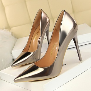 Fashionable high heels heels low-cut pointed-toe, sexy shoes for clubs and parties, metallic color, European style, visually slimming